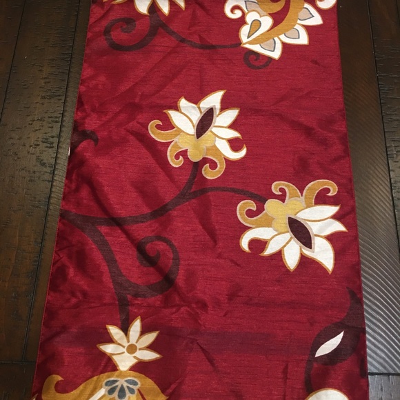 RECTANGLE POLYESTER / SATIN REVERSABLE TABLE RUNNER 14” W X 70”L - Picture 5 of 5